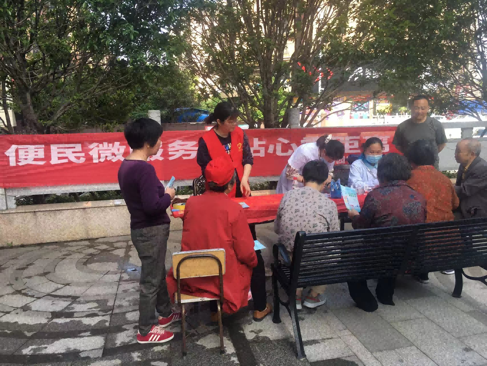 書院路街道飛機坪社區(qū)計生協(xié)會開展 “5.29會員活動日”宣傳活動