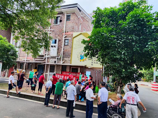 書院路街道社區(qū)衛(wèi)生服務(wù)中心開展“生活垃圾分類”宣傳活動