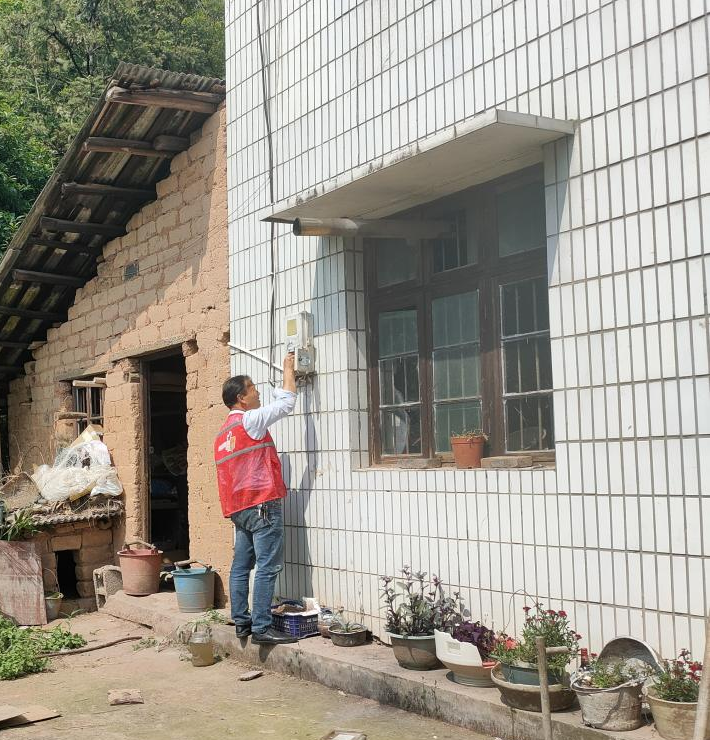 高峰村“黨建+精準(zhǔn)服務(wù)”愛(ài)心服務(wù)零距離