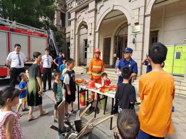 岳塘消防大隊深入高層建筑小區(qū)開展消防安全知識培訓(xùn)