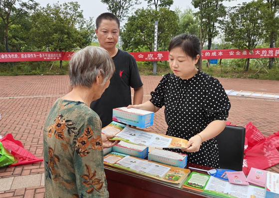 荷塘街道開展“安全宣傳咨詢日”活動