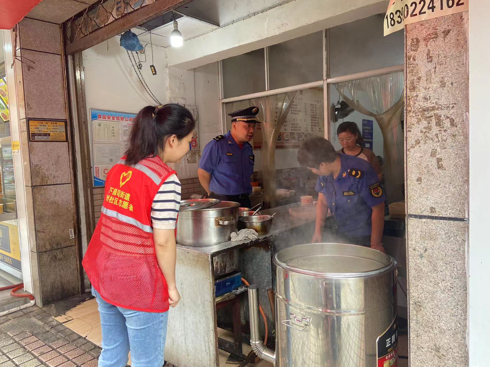 九洲社區(qū)開展燃氣安全專項檢查