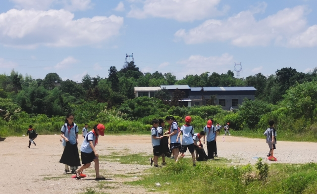 育才學校教育集團清水學校舉行“大手拉小手 共建文明城”活動