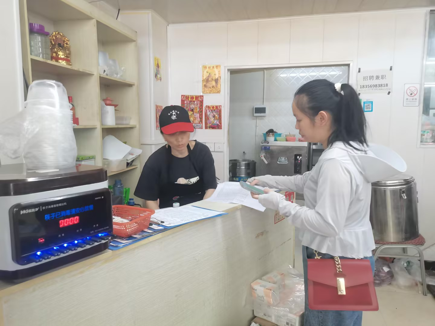 向家塘社區(qū)開展燃氣安全隱患排查活動