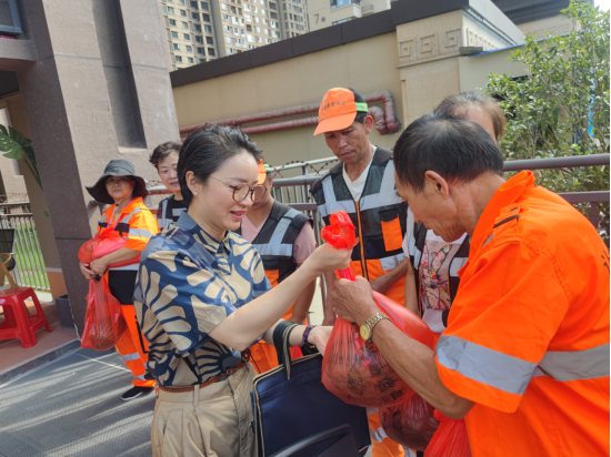 情系新業(yè)態(tài) 五里堆社區(qū)開展夏日送清涼活動