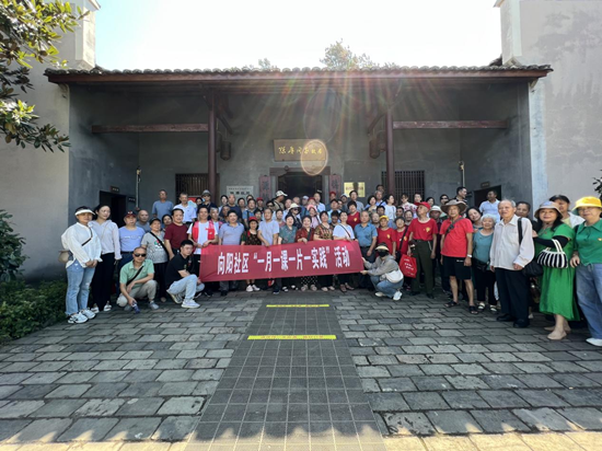 向陽(yáng)社區(qū)開(kāi)展“一月一片一課一實(shí)踐”紅色之旅主題教育活動(dòng)