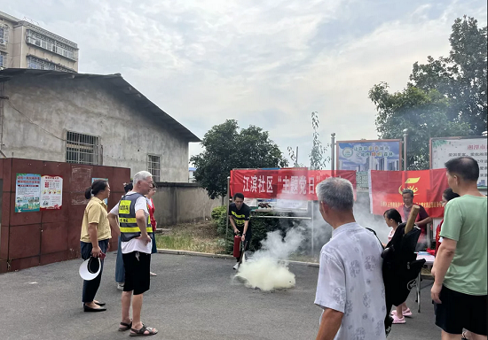 江濱社區(qū)開展消防安全應(yīng)急演練 筑牢安全“防火墻”