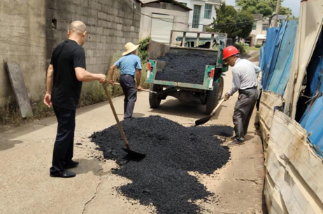 滴水埠村：村民合力修復(fù)破損路面助力平安出行