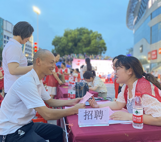 建設(shè)路街道：“踐行二十大·兩新‘湘’當紅”助推兩新黨建提質(zhì)增效