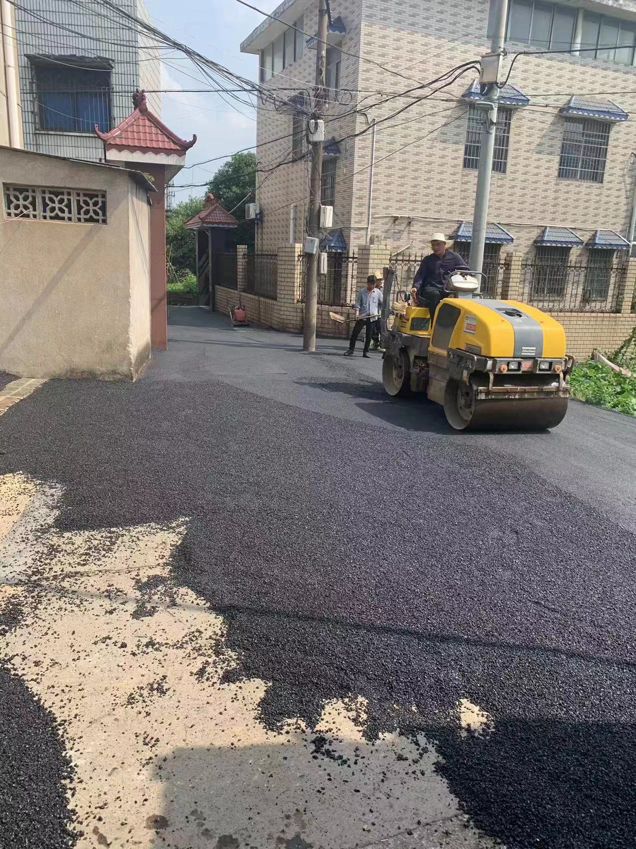 黨建引領 岳塘村道路“白改黑” 鋪就群眾“幸福路”