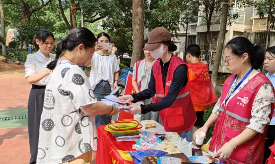 長塘社區(qū)開展大學生“送法下鄉(xiāng)”普法宣傳活動