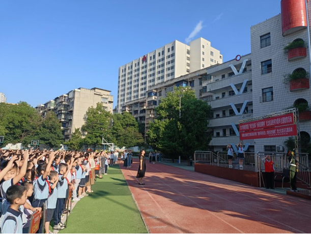 板塘社區(qū)開展國防教育宣傳活動