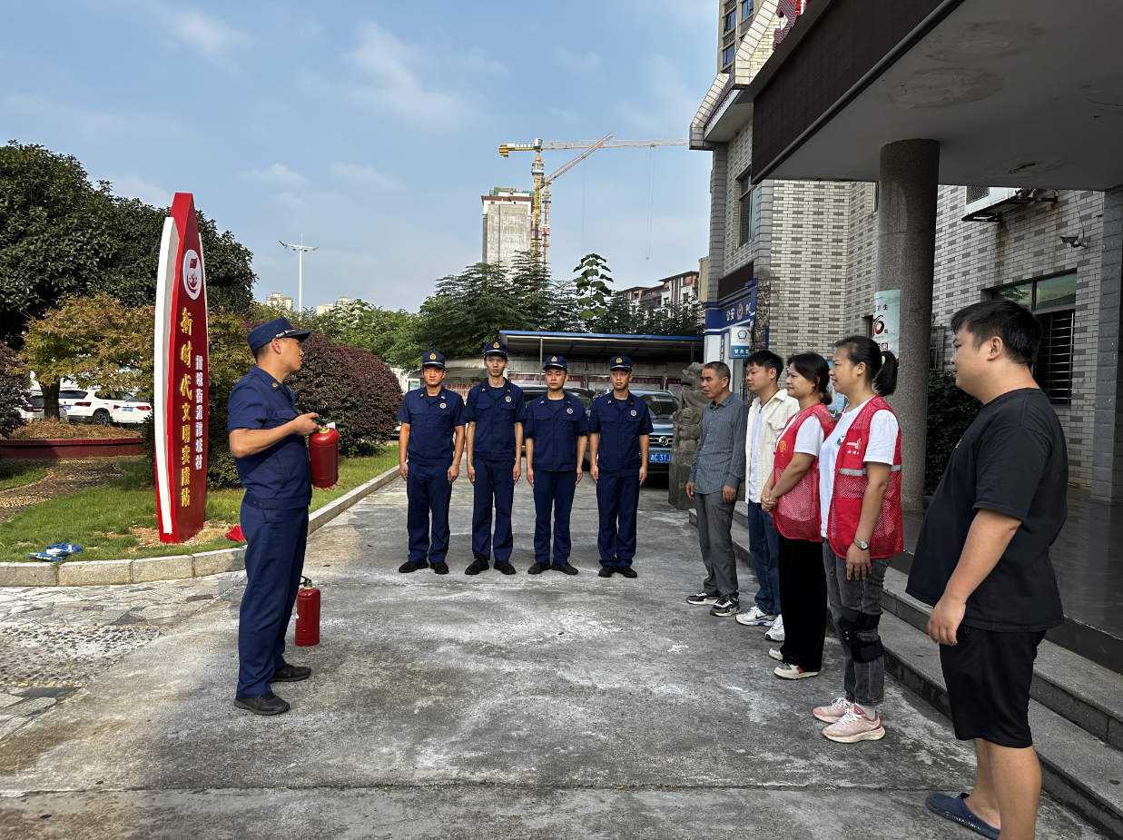 霞城村文明實(shí)踐站聯(lián)合消防服務(wù)隊(duì)開展“迎中秋 慶國慶”志愿服務(wù)活動(dòng)