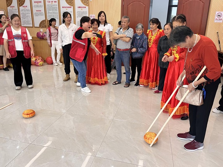 窯洲社區(qū)黨總支開展“鄰里共聚迎中秋 同心向黨慶國(guó)慶”五社聯(lián)動(dòng)活動(dòng)