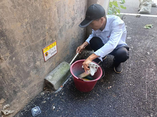 大橋社區(qū)開展秋季病媒生物防制活動