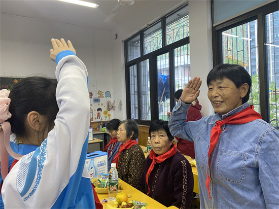 湘钢三校教育集团和平校区开展“爱满重阳节，浓浓敬老情”退休教师活动
