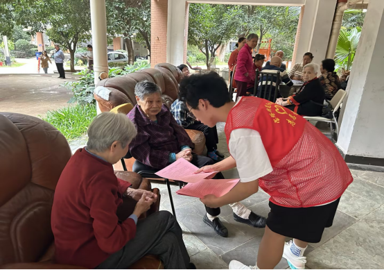 陽光社區(qū)開展“守護食品安全·關愛老年健康” 科普知識進社區(qū)活動