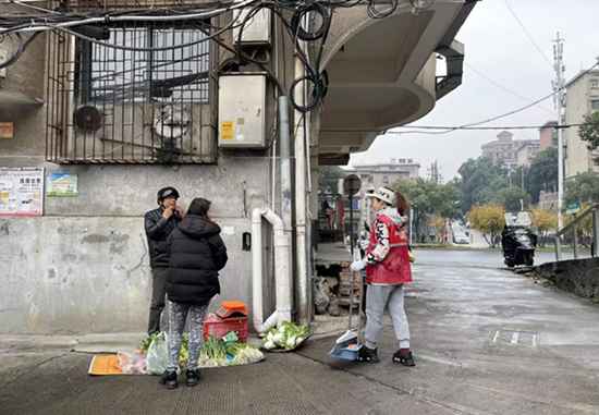 建設(shè)路街道開展農(nóng)貿(mào)市場周邊環(huán)境整治提升行動(dòng)