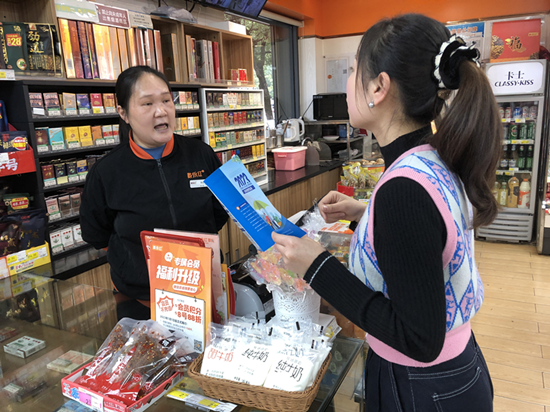 霞光社區(qū)：社保宣傳進(jìn)社區(qū) 服務(wù)群眾零距離