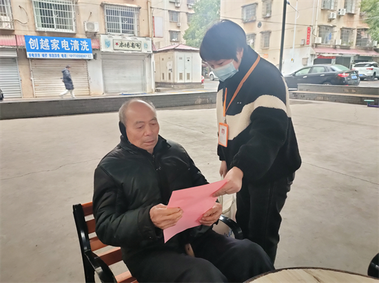 云峰社区开展冬季防火用电安全宣传