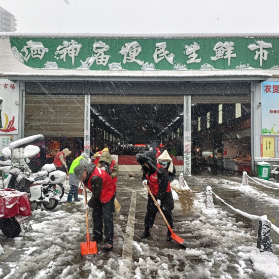 岳塘街道：以“雪”为令 闻“雪”而动 全力以赴战冰雪