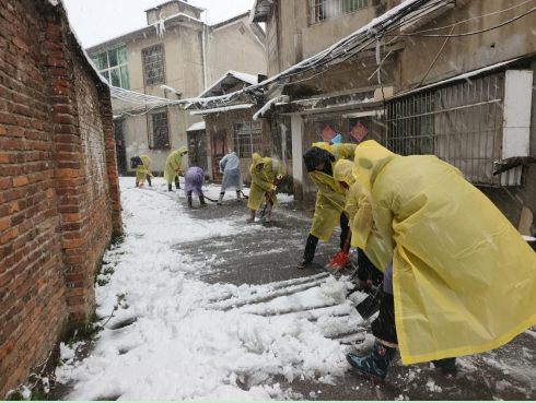 板塘社區(qū)多舉措應(yīng)對低溫雨雪冰凍天氣