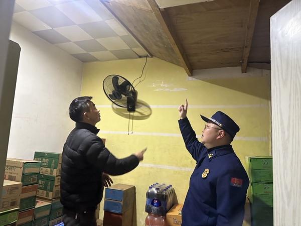 岳塘区消防救援大队开展网咖消防安全“回头看” 工作