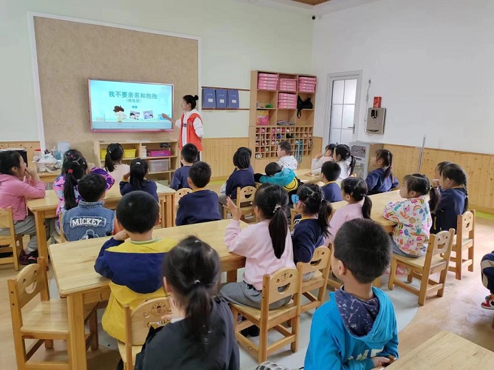 窑洲社区走进幼儿园开展未成年“防性侵”安全教育活动