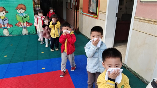 長塘社區(qū)開展幼兒園消防應急疏散演練活動