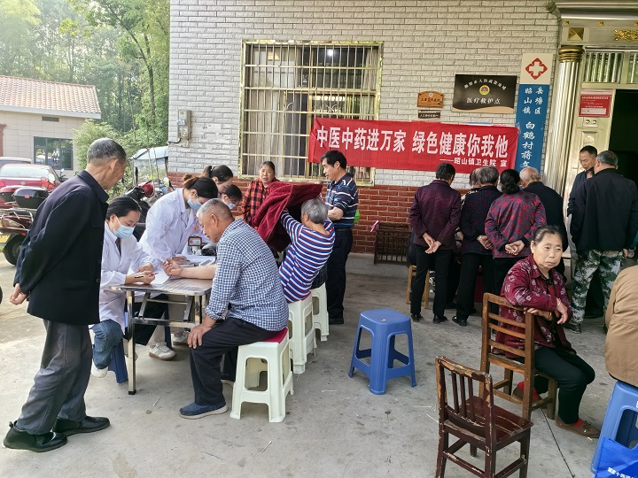 白鹤村开展老年人免费健康体检活动
