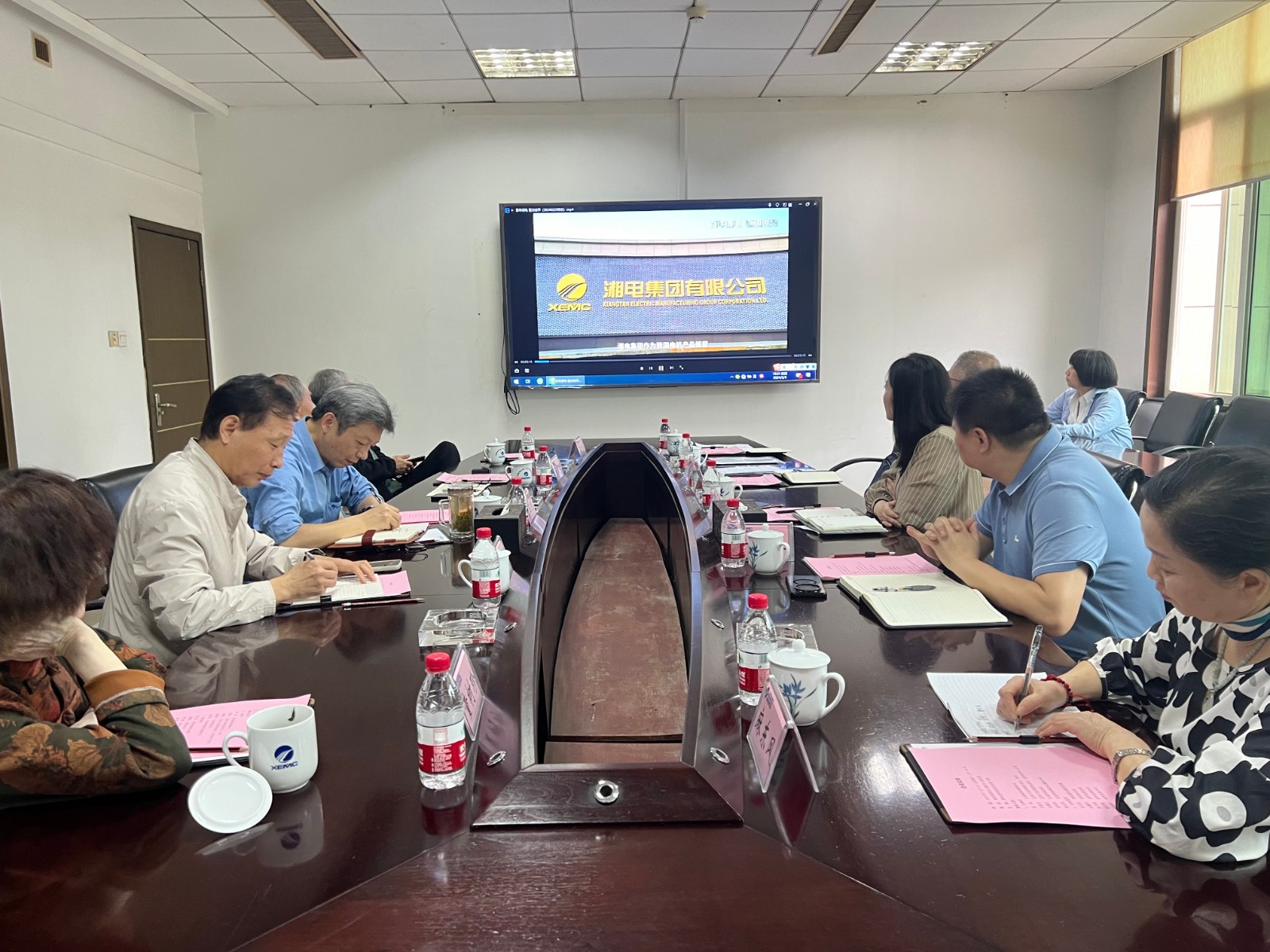 岳塘区科工信局与湘钢、湘电集团积极对接银发人才工作