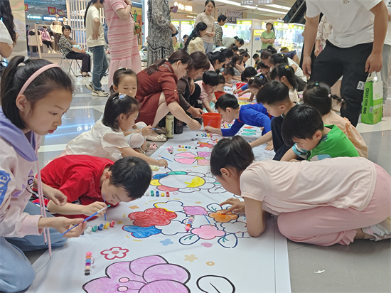 三角坪社区联合幼儿园开展“爱在母亲节”亲子活动