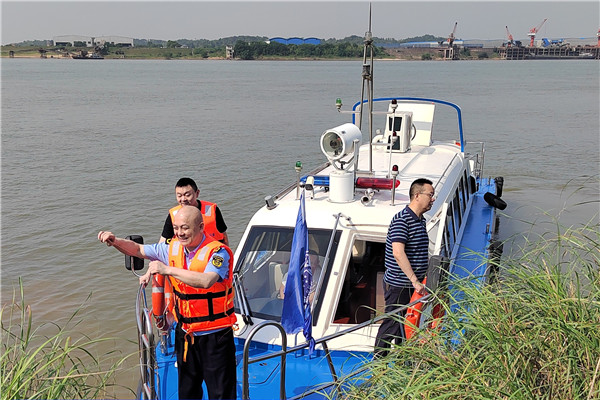 岳塘区持续开展湘江流域重点水域“利剑护渔”专项行动
