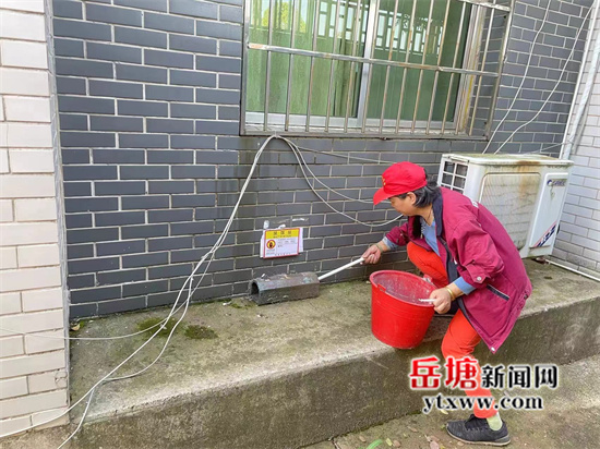 橫街社區(qū)扎實開展病媒生物防制工作