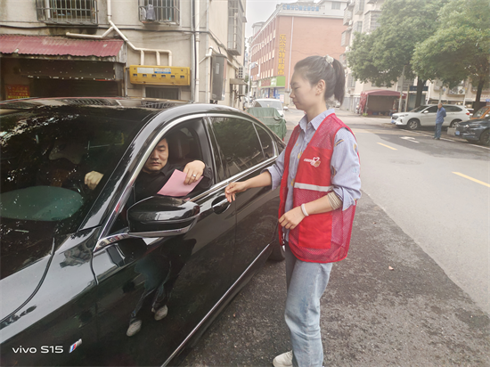 云峰社區(qū)：整治違停占用亂象 保障生命通道暢通?