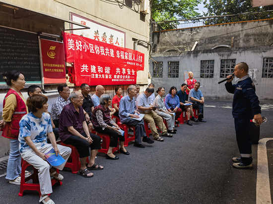 泗神廟社區(qū)開展“貨車有盲區(qū) 遠(yuǎn)離保安全”宣傳活動