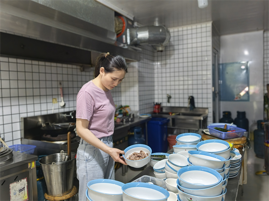 云盤社區(qū)開展夏季食品安全檢查 守護美好“食”光