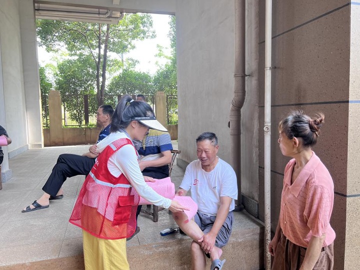 窯洲社區(qū)新時代文明實踐站開展“入戶宣傳防溺水  筑牢暑期安全”活動