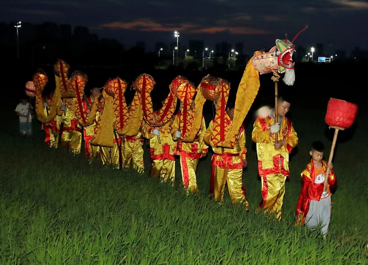 荷塘街道：六月初六夜 龍燈應(yīng)邀來