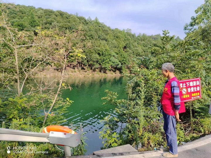 昭山鎮(zhèn)紅旗村：多措并舉防溺水 筑牢暑期安全網