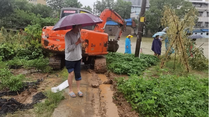 霞城村：黨群合力積極搶險救援