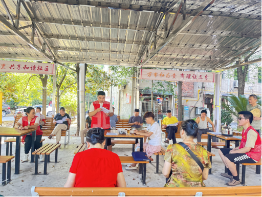 社區(qū)青春行動(dòng) 鐵園社區(qū)開(kāi)展大學(xué)生志愿者“送法進(jìn)社區(qū)”法治宣傳活動(dòng)