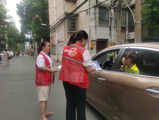 瓦窯塘社區(qū)：奏響“蓮城都開文明車”宣傳“進行曲”