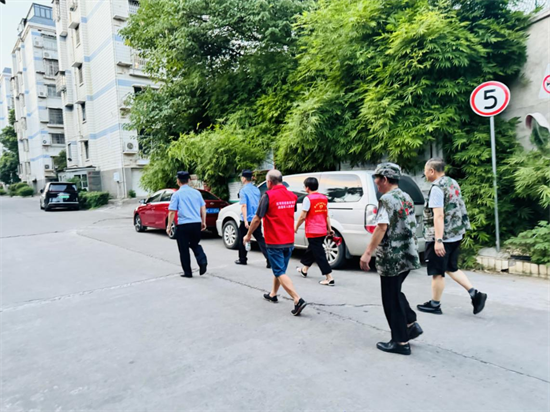 盤龍社區(qū)退役軍人志愿服務隊助力社區(qū)平安創(chuàng)建工作