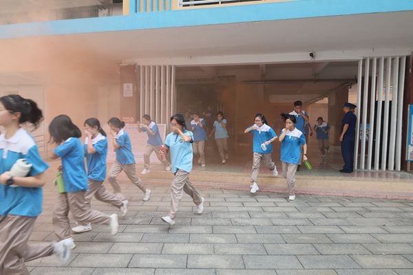 岳塘消防宣傳進校園 上好 “開學第一課”