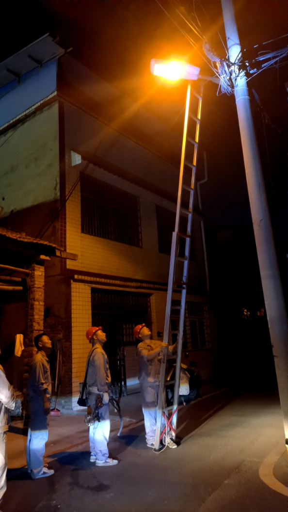下攝司村：維修路燈解民憂 點亮群眾夜間安全行