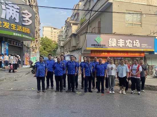 五里堆街道開展錦湘農(nóng)貿(mào)市場周邊秩序集中整治