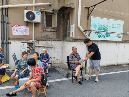 鐵園社區(qū)開展垃圾分類宣傳活動