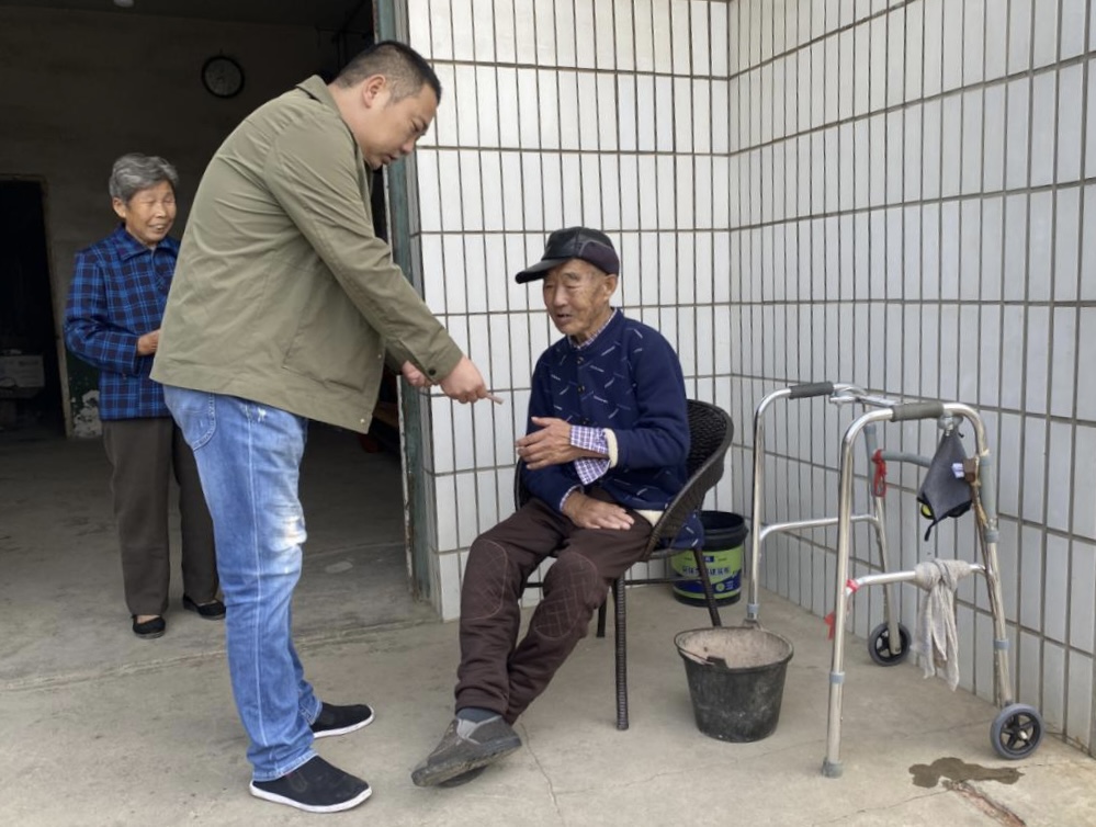 雙馬街道建設(shè)合作社開展重陽(yáng)節(jié)走訪慰問(wèn)活動(dòng)