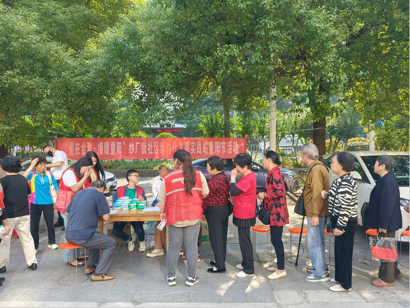 紗廠街社區(qū)新時代文明實(shí)踐站開展“愛在金秋·情暖重陽”主題活動